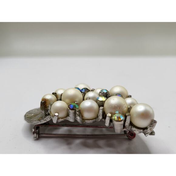 Vintage pearl cluster brooch rhinestone AB accent mid-century jewelry - Picture 5 of 9